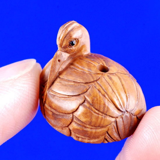 aaa0102 japanese boxwood wood ojime bead lie crane