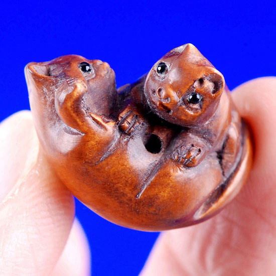 aaa0105 Japanese Boxwood Wood Ojime Bead 2 Cat Fight