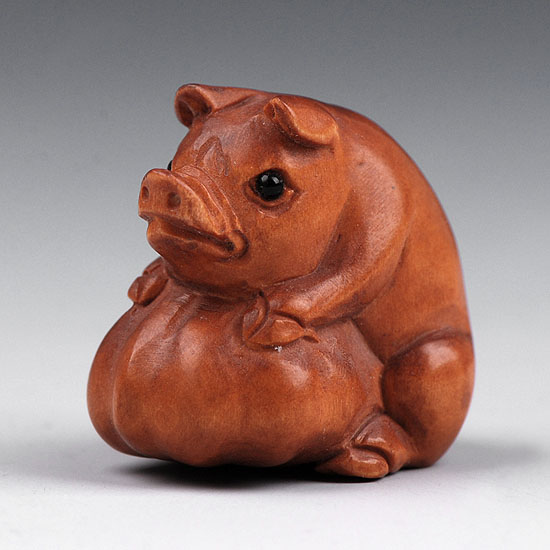 aaa0107 Japanese Boxwood Wood Ojime Bead Pig On Cushaw