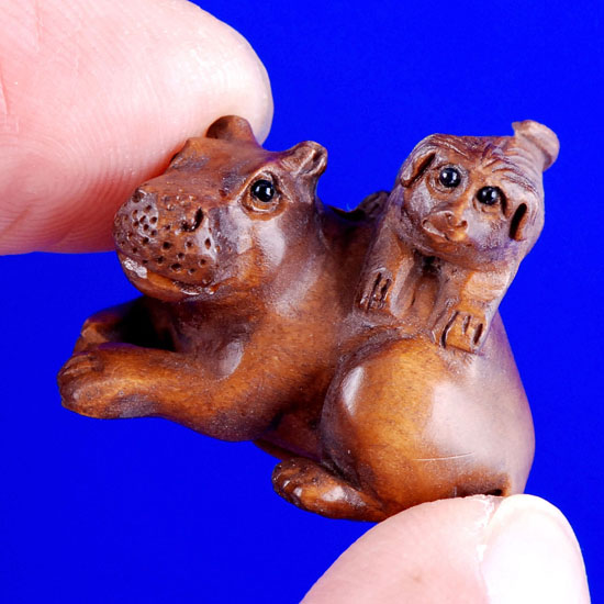 aaa0123 Japanese Boxwood Wood Ojime Bead Dog On Hippo