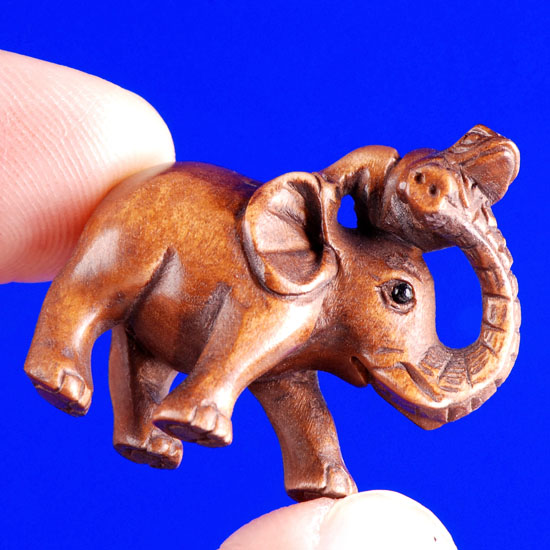 aaa0156 Japanese Boxwood Wood Ojime Bead Forg On Elephant