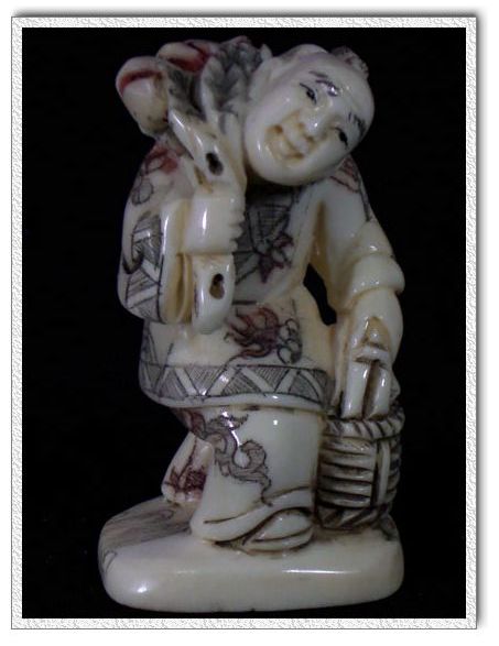 aca0001 Japanese Bone Netsuke Carving Man Peach