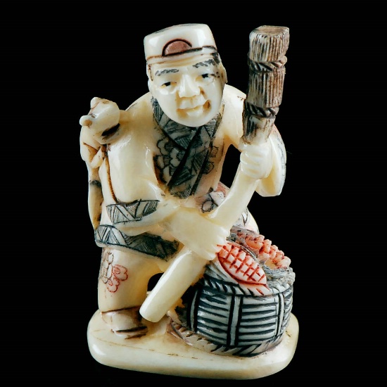 aca0005 Japanese Bone Netsuke Carving Man Mouse