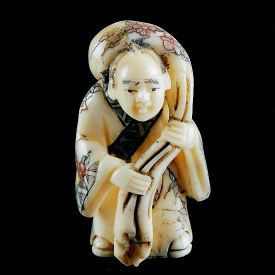 aca0008 japanese bone netsuke carving man bag