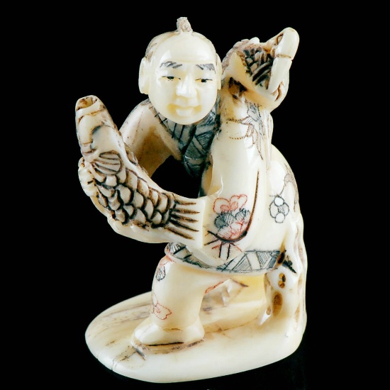 aca0013 japanese bone netsuke carving man fish