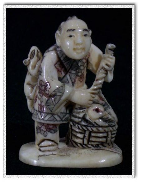 aca0026 japanese bone netsuke carving man basket