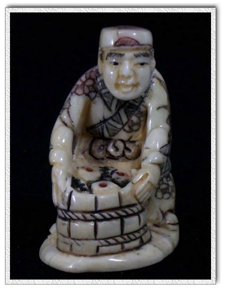 aca0027 japanese bone netsuke carving man basket