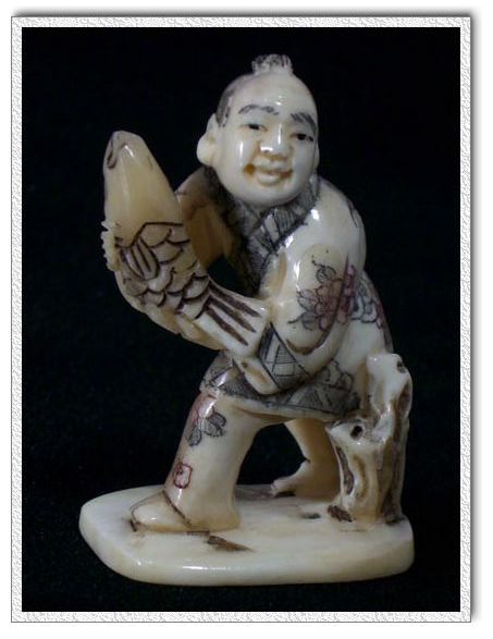 aca0035 japan bone netsuke carving man fish bird