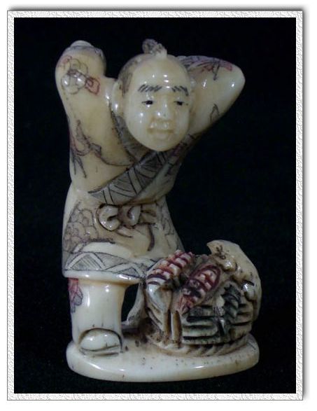 aca0036 japanese bone netsuke carving man basket