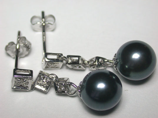 dae045n 8mm Black Akoya Pearl Diamond Earrings 18K Gold