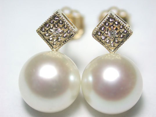 dae047m 8mm White Akoya Pearl Diamond Earrings 18K Gold