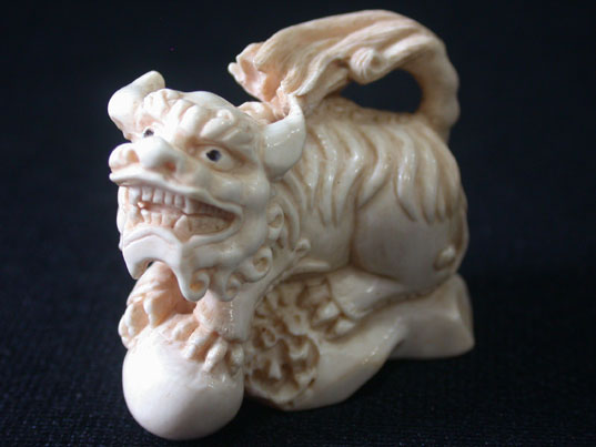 11312442 Fine Genuine Mammoth Ivory Netsuke Lion Ball