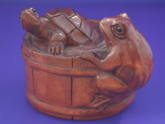 1111915 Japanese Boxwood Wood Netsuke Turtle Frog In Tub