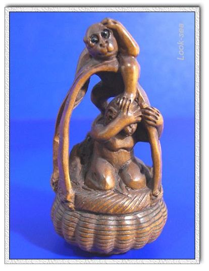 1111966 Japanese Boxwood Wood Netsuke 2 Monkey On Basket