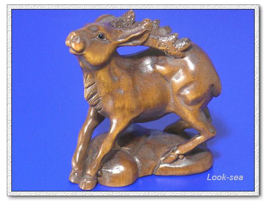 1111970 Japanese Boxwood Wood Netsuke Walk Deer