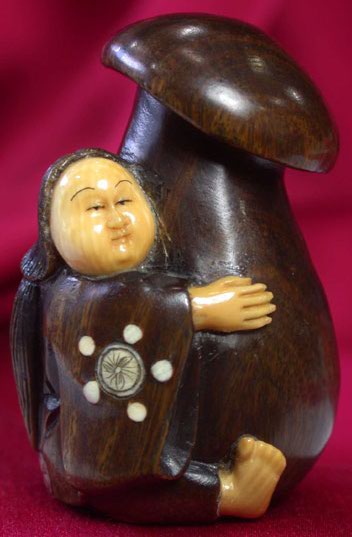 win3011 Japan Ebony Iron Wood Ivory Netsuke Lady Fungus