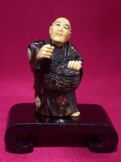 win3088 Ebony Wood Mammoth Ivory Netsuke Man Sell Egg
