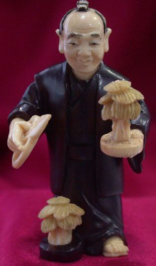 win4076 Ebony Wood Mammoth Ivory Netsuke Man Forfex